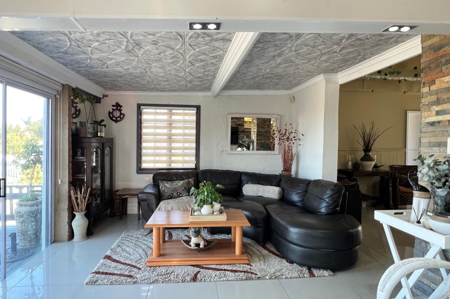 3 Bedroom Property for Sale in Wavecrest Eastern Cape